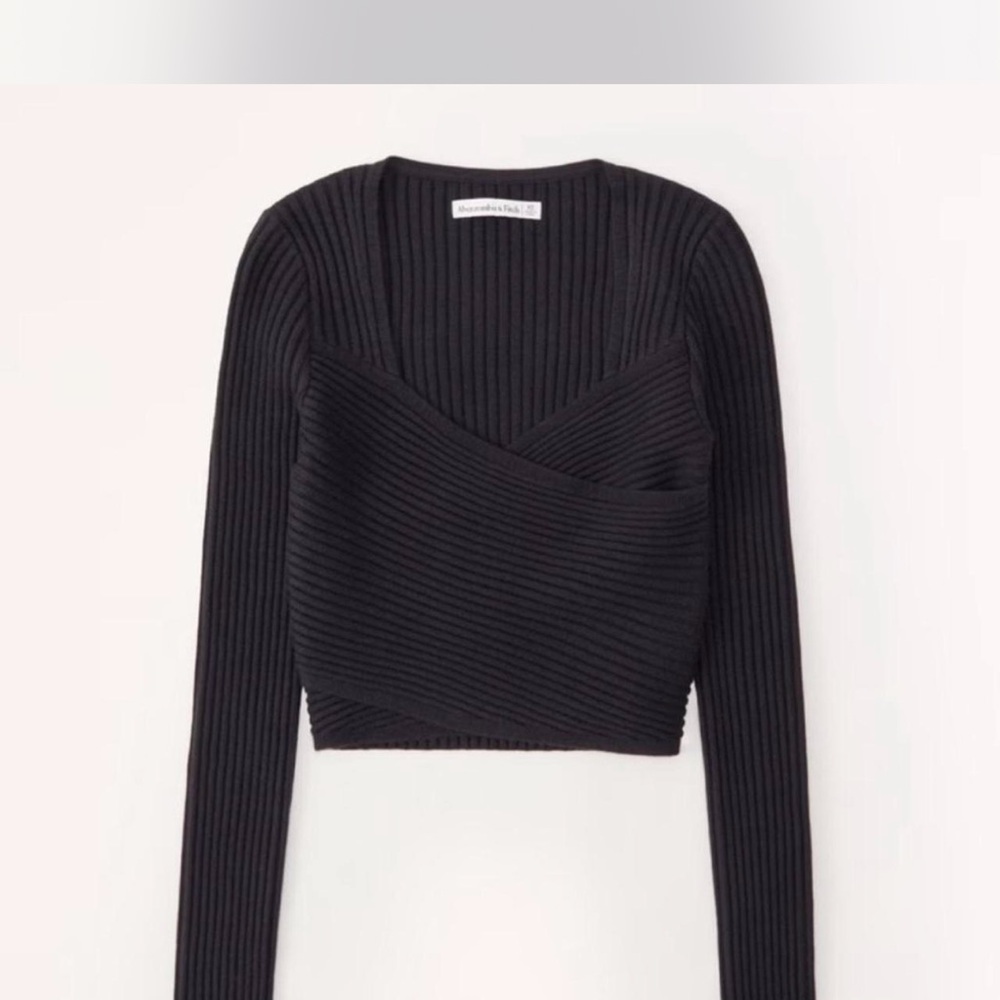 Abercrombie & Fitch LuxeLoft Slim Wrap Sweater in Black 

Size XS